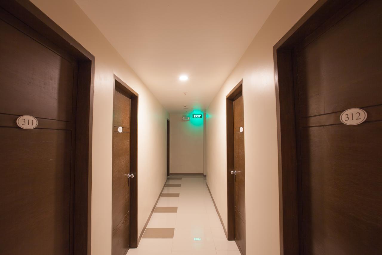 Emerald Suites Cdo Кагаян де Оро Екстериор снимка